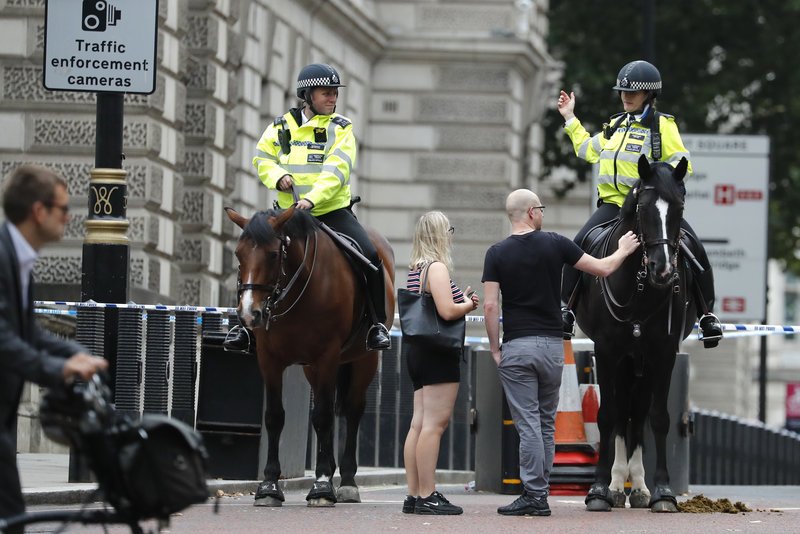 Τρομοκρατική επίθεση το συμβάν με το ΙΧ έξω από το βρετανικό Κοινοβούλιο [εικόνες & βίντεο]  | iefimerida.gr 1