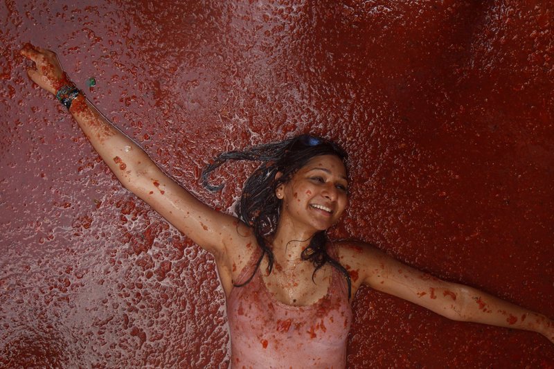 «Πόλεμος» τομάτας στην Ισπανία -Γλεντζέδες εκσφενδόνισαν 145 τόνους [εικόνες] | iefimerida.gr 1