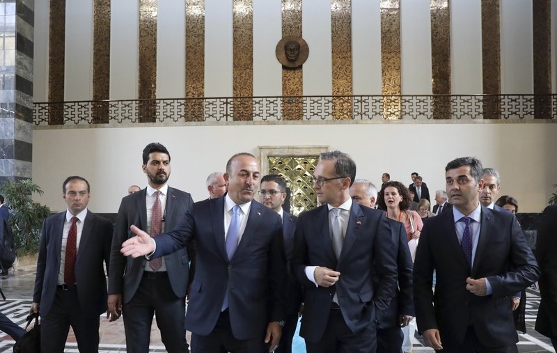 Ο Μεβλούτ Τσαβούσογλου και ο Χάικο Μάας/ Φωτογραφία AP images