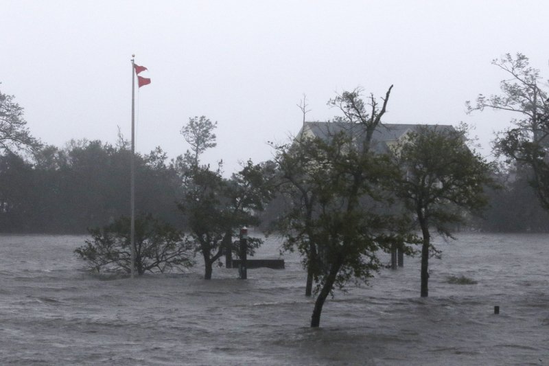 Σημειώνονται καταρρακτώδεις βροχοπτώσεις και σφοδροι άνεμοι