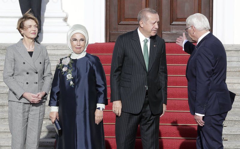 Παγερή υποδοχή από τον Γερμανό πρόεδρο στον  Ερντογάν -Πιέσεις Μέρκελ στον Τούρκο πρόεδρο | iefimerida.gr 1