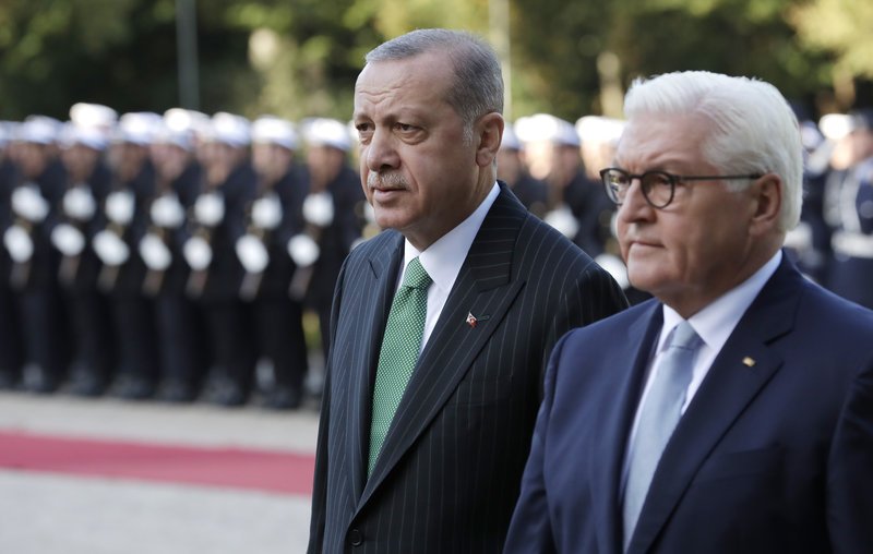 Παγερή υποδοχή από τον Γερμανό πρόεδρο στον  Ερντογάν -Πιέσεις Μέρκελ στον Τούρκο πρόεδρο | iefimerida.gr 0