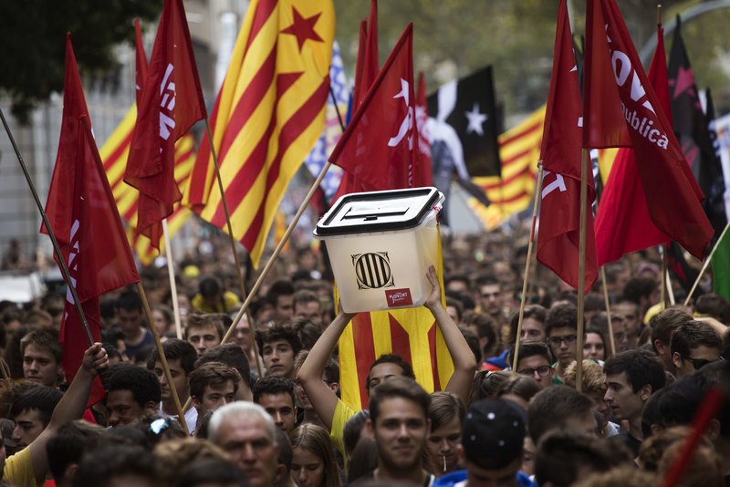 Με σημαίες στα χέρια φώναζαν συνθήματα