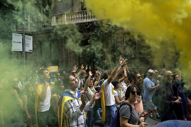 «Θέλουμε να στείλουμε το μήνυμα ότι δεν έληξε εκείνη την ημέρα (πέρυσι). Και αν και το βλέμμα της υφηλίου δεν βρίσκεται πλέον στραμμένο πάνω μας, εμείς θα συνεχίσουμε να πιέζουμε», δήλωσε διαδηλωτής
