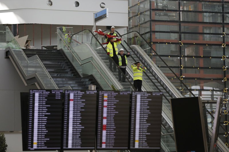 Ο Ερντογάν εγκαινιάζει το νέο «φαραωνικό» αεροδρόμιο της Κωνσταντινούπολης -Το μεγαλύτερο στον κόσμο [εικόνες & βίντεο]  | iefimerida.gr 5