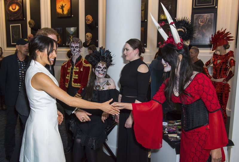 Η Μέγκαν Μαρκλ με το μίνι της εγκύου [εικόνες] | iefimerida.gr 3