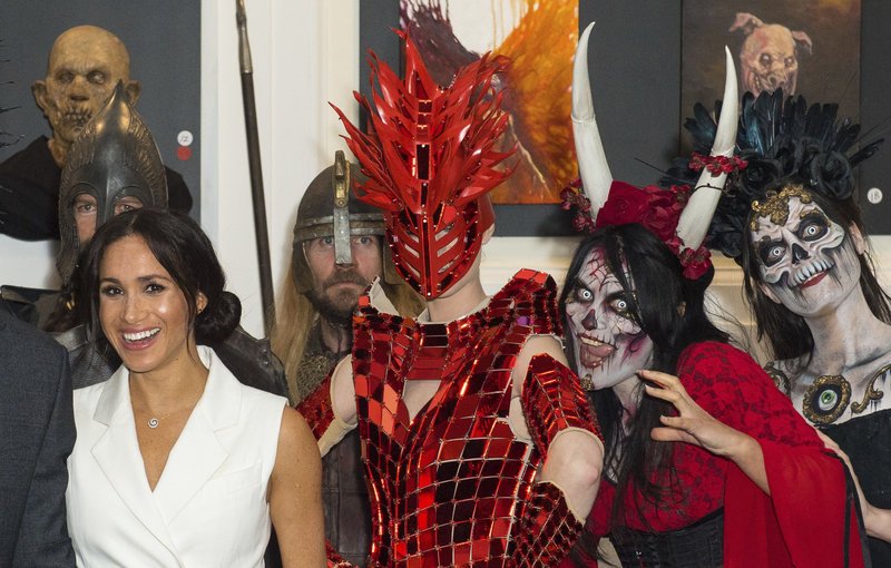 Η Μέγκαν Μαρκλ με το μίνι της εγκύου [εικόνες] | iefimerida.gr 0