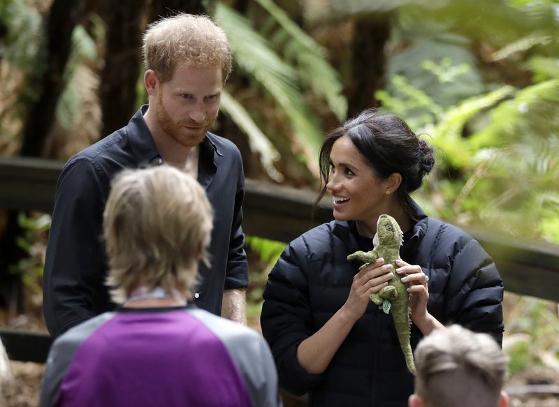 Η Μέγκαν Μαρκλ εμφανίστηκε φορώντας ρούχο του πρίγκιπα Χάρι -Παρότι τεράστιο, της πήγαινε [εικόνες] | iefimerida.gr 2