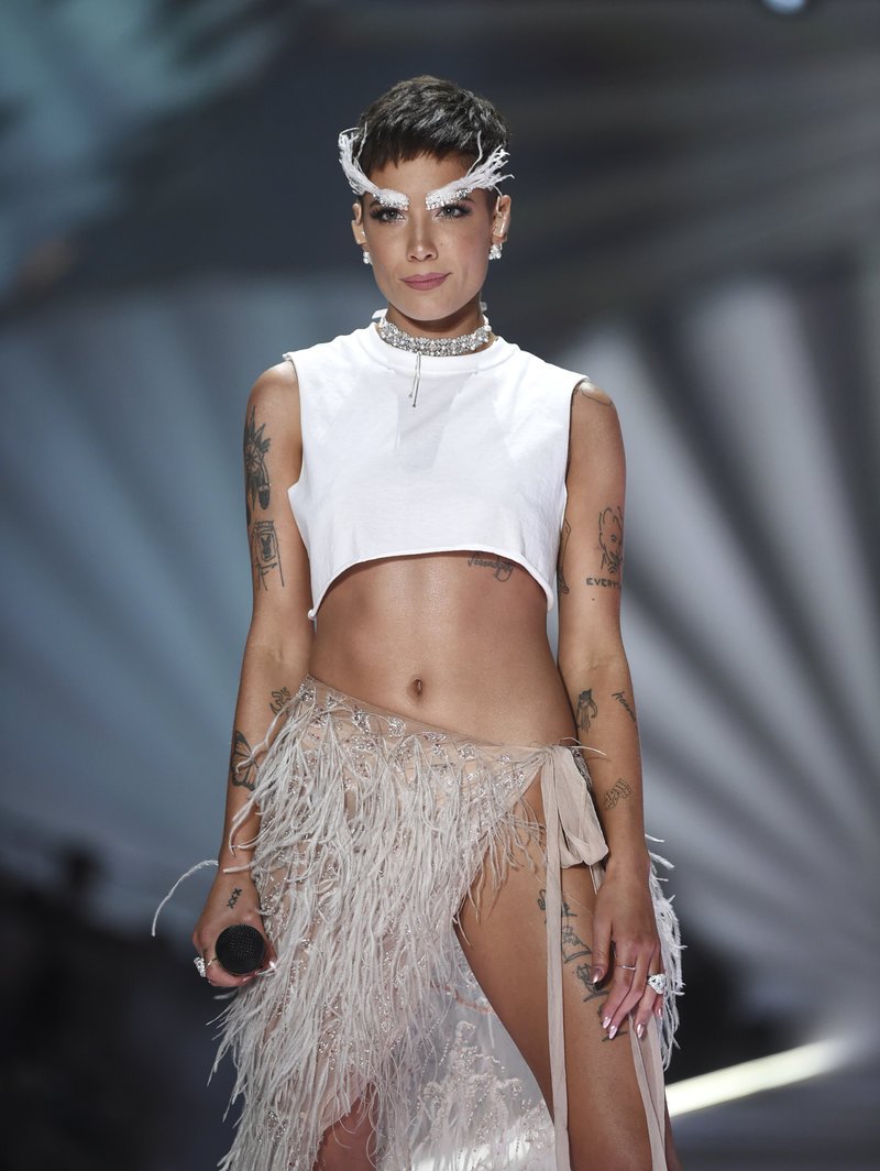 Η τραγουδίστρια Halsey