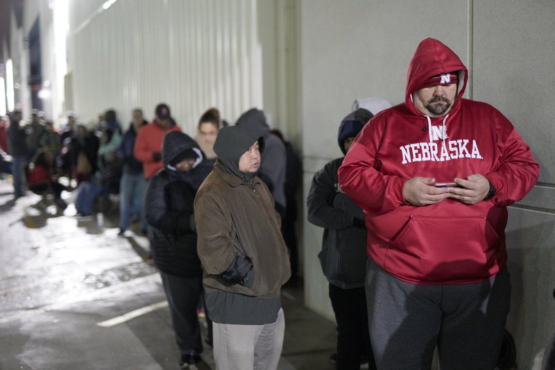 Φρενίτιδα στις ΗΠΑ για την Black Friday -Ουρές παρά το τσουχτερό κρύο [εικόνες] | iefimerida.gr 3