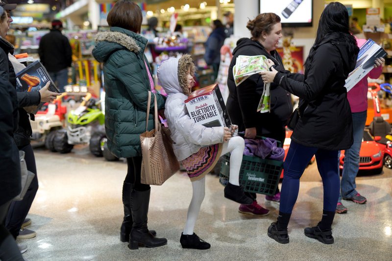 Φρενίτιδα στις ΗΠΑ για την Black Friday -Ουρές παρά το τσουχτερό κρύο [εικόνες] | iefimerida.gr 4