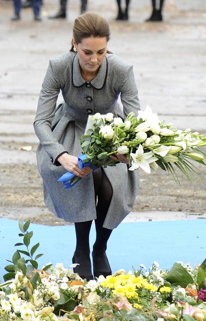 Η Κέιτ Μίντλετον για πρώτη φορά άλλαξε στιλ τσάντας -Και κράτησε τη μεγαλύτερη τάση της χρονιάς [εικόνες] | iefimerida.gr 2