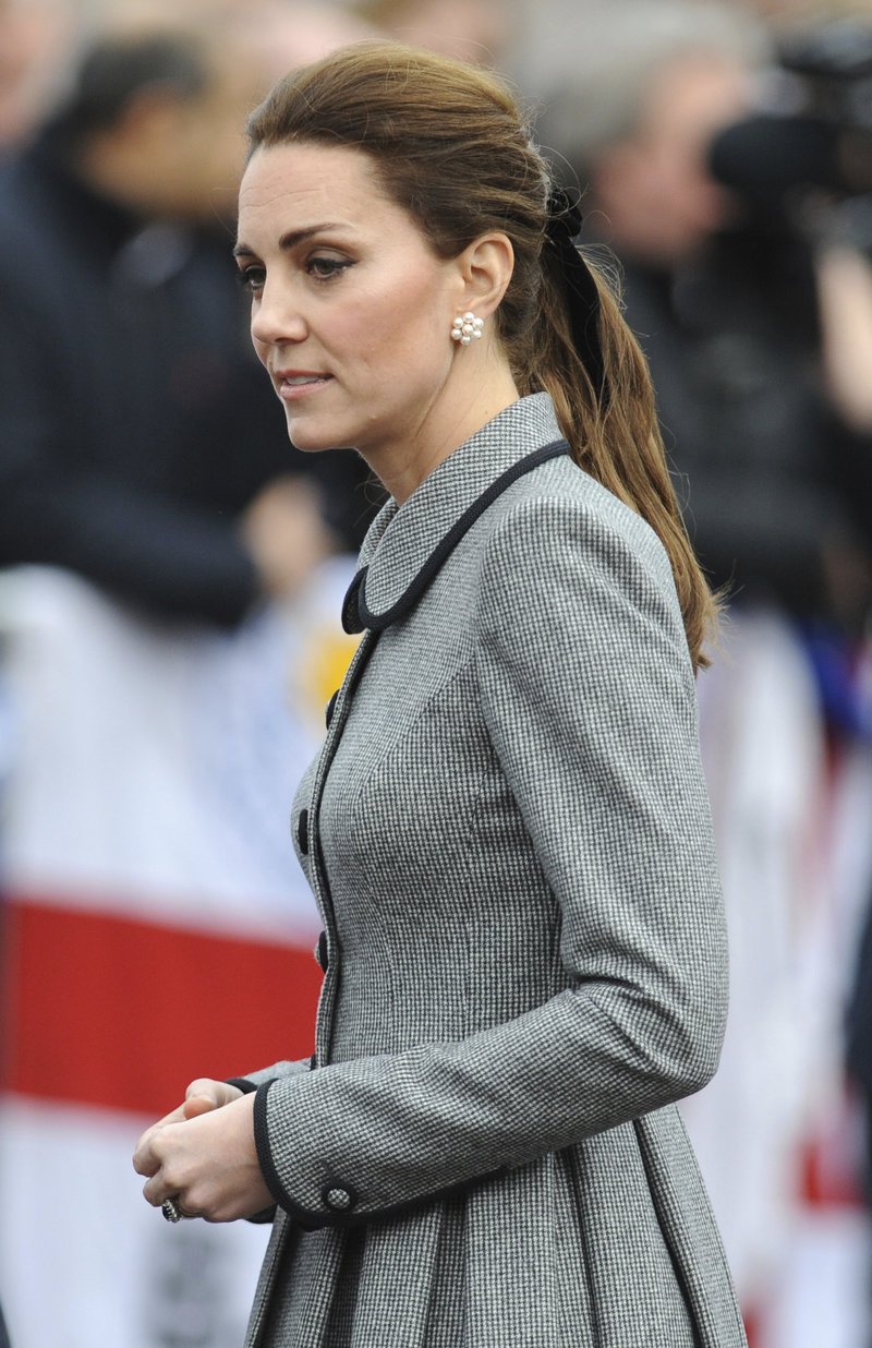 Η Κέιτ Μίντλετον για πρώτη φορά άλλαξε στιλ τσάντας -Και κράτησε τη μεγαλύτερη τάση της χρονιάς [εικόνες] | iefimerida.gr 3