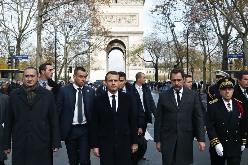 Ο Μακρόν στην Αψίδα του Θριάμβου