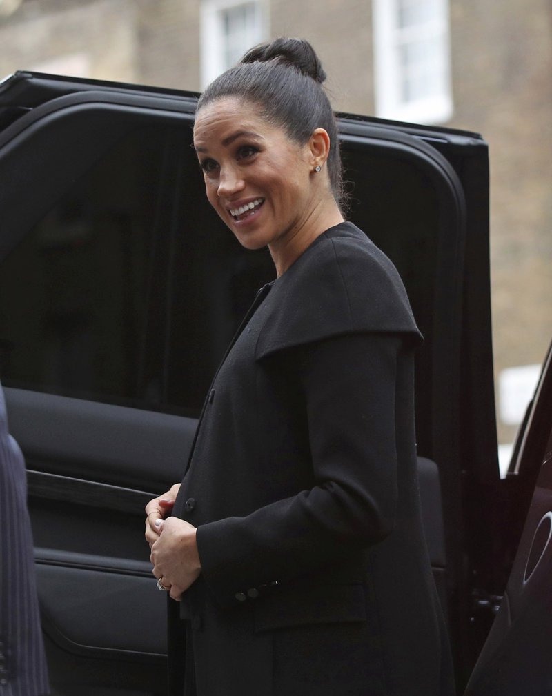 Η Μέγκαν Μαρκλ 7 μηνών έγκυος παρέδωσε μαθήματα στιλ για total black look [εικόνες] | iefimerida.gr 4