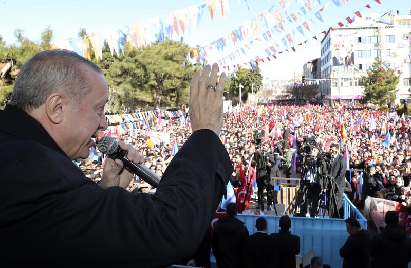 O Tαγίπ Ερντογάν σε πρόσφατη προεκλογική συγκέντρωση στο Μπουρντούρ της νοτιοδυτικής Τουρκίας (Φωτογραφία: ΑΡ)