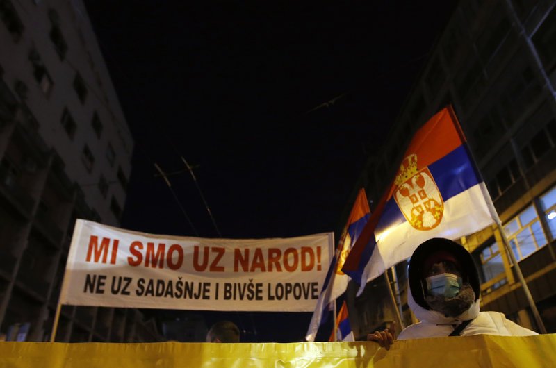 Απτόητοι οι διαδηλωτές στη Σερβία- Επιμένουν στο αίτημα για παραίτηση του Βούτσιτς [βίντεο]  | iefimerida.gr 0