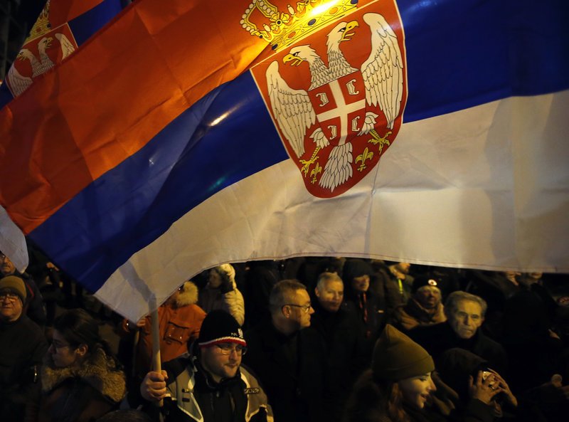 Απτόητοι οι διαδηλωτές στη Σερβία- Επιμένουν στο αίτημα για παραίτηση του Βούτσιτς [βίντεο]  | iefimerida.gr 2