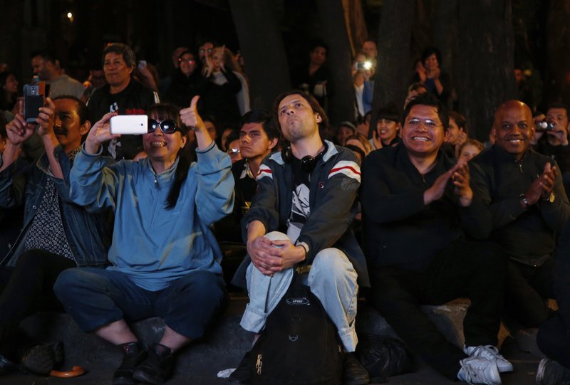 Οι Μεξικανοί βγήκαν στους δρόμους να γιορτάσουν την επιτυχία του «Ρόμα» στα Οσκαρ [εικόνες] | iefimerida.gr 5