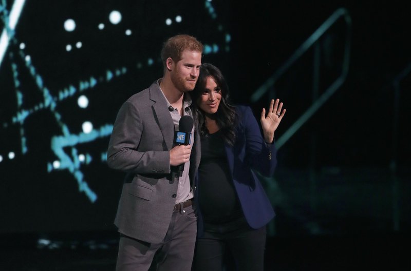 Εμφάνιση έκπληξη της Μέγκαν Μαρκλ αλά ροκ σταρ -Επισκίασε την Κέιτ Μίντλετον [εικόνες] | iefimerida.gr 3