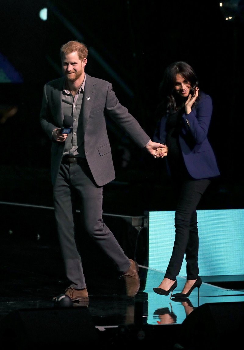 Εμφάνιση έκπληξη της Μέγκαν Μαρκλ αλά ροκ σταρ -Επισκίασε την Κέιτ Μίντλετον [εικόνες] | iefimerida.gr 1