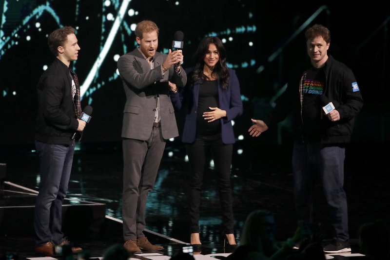 Εμφάνιση έκπληξη της Μέγκαν Μαρκλ αλά ροκ σταρ -Επισκίασε την Κέιτ Μίντλετον [εικόνες] | iefimerida.gr 6