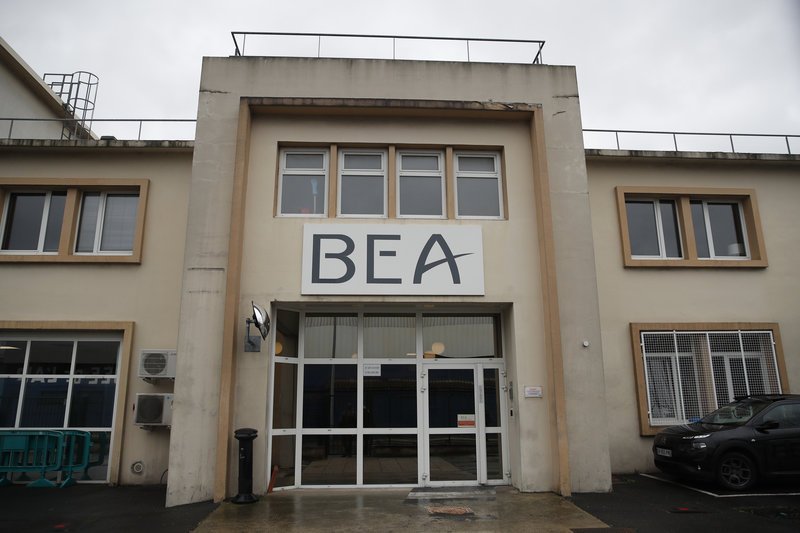 Το κτίριο της BEA, της γαλλικής υπηρεσίας διερεύνησης αεροπορικών δυστυχημάτων, όπου αναλύονται τα δεδομένα των μαύρων κουτιών του αεροσκάφους (Φωτογραφία: AP/Christophe Ena)