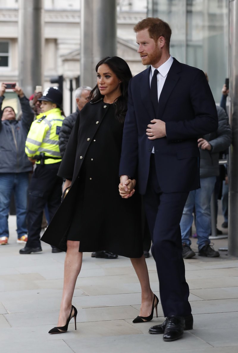 Η ξαφνική εμφάνιση της Μέγκαν Μαρκλ στο κέντρο του Λονδίνου -Ετοιμόγεννη, ντυμένη στην πένα [εικόνες] | iefimerida.gr 6