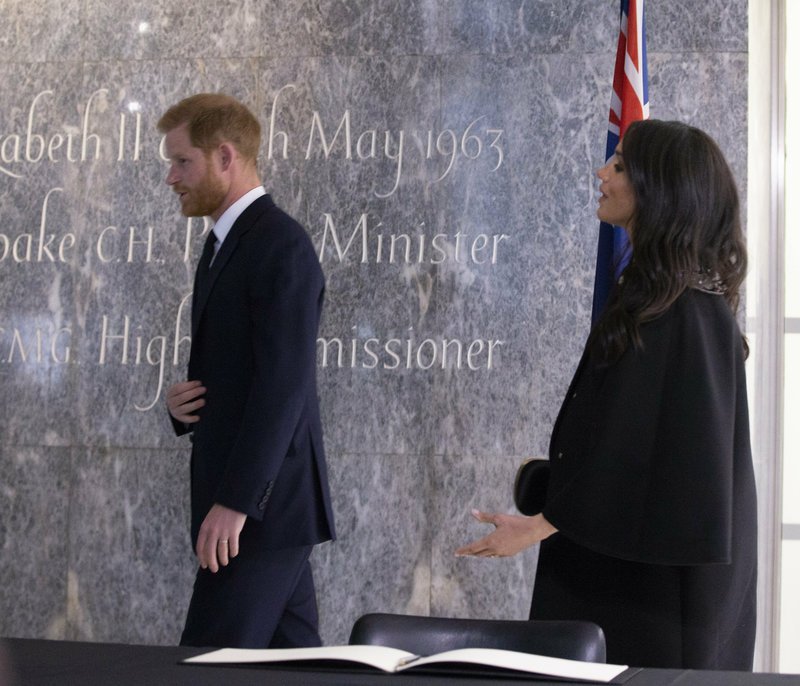 Η ξαφνική εμφάνιση της Μέγκαν Μαρκλ στο κέντρο του Λονδίνου -Ετοιμόγεννη, ντυμένη στην πένα [εικόνες] | iefimerida.gr 4