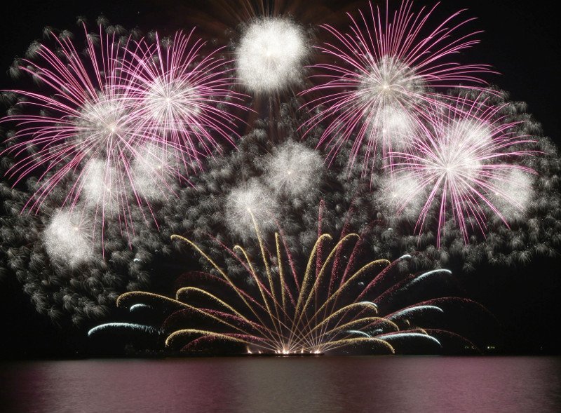 Ξεσηκώνονται οι Κινέζοι -Τους απαγορεύουν το έθιμο με τα πυροτεχνήματα γιατί ρυπαίνουν [βίντεο] | iefimerida.gr 1