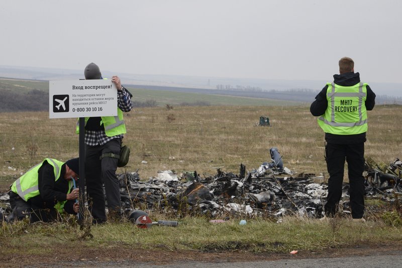 Πτήση MH-17: Η Ρωσία υποστηρίζει ότι ουκρανικοί πύραυλοι κατέρριψαν το Boeing  | iefimerida.gr 2