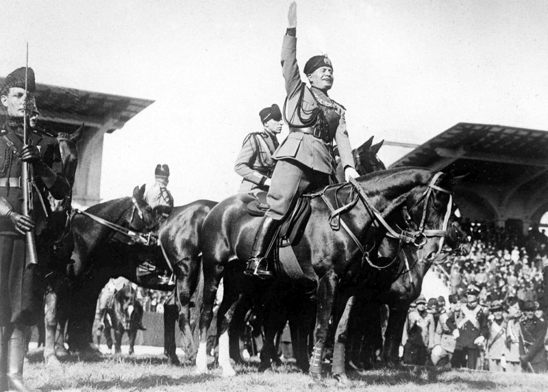 Η επιστροφή του Μπερλουσκόνι δείχνει ότι η Ιταλία εξακολουθεί να παλεύει με το φασιστικό παρελθόν της | iefimerida.gr 0
