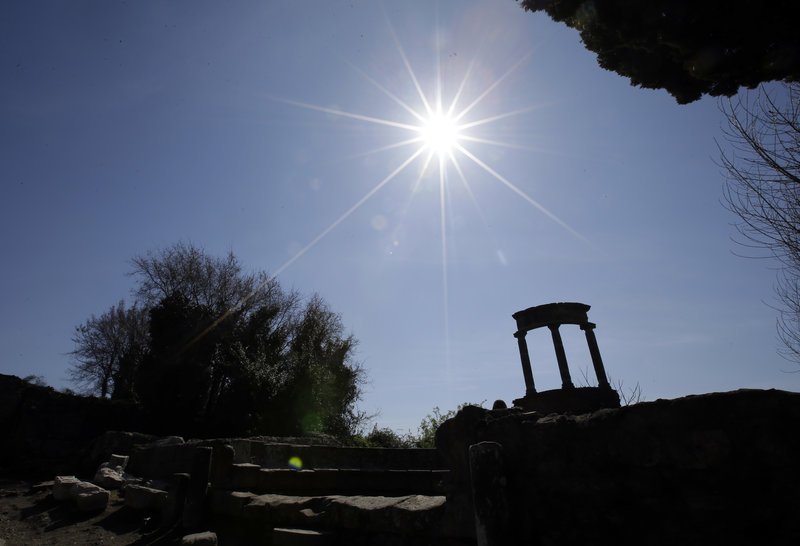 «Φρούριο» η Πομπηία: Ακόμη και στρατιώτες στη φύλαξη φοβούνται τρομοκρατική επίθεση | iefimerida.gr 1