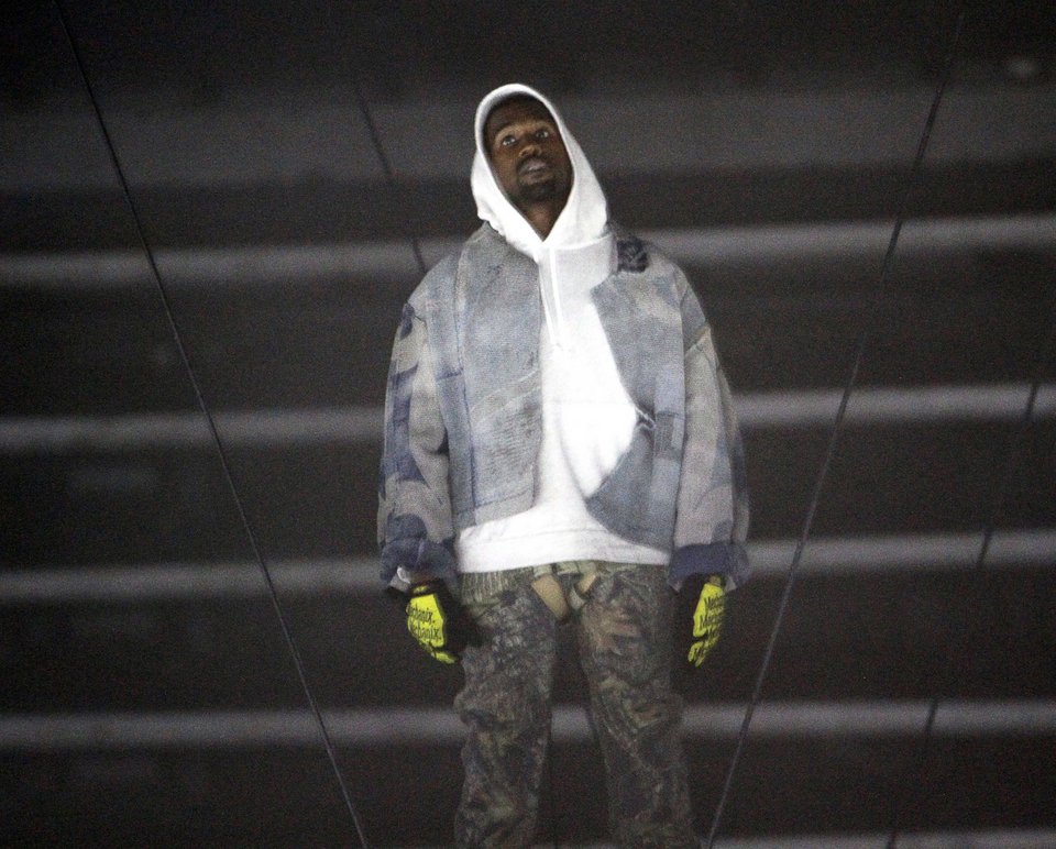 Ούρλιαζε και είχε παραισθήσεις -Πώς συνέβη το ψυχωσικό επεισόδιο του Κάνιε Γουέστ [εικόνες] | iefimerida.gr 0