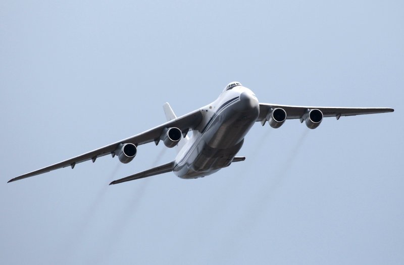 Μαζί με τα δύο TU-160 o Πούτιν έστειλε στη Βενεζουέλα κι ένα μεταγωγικό An-124 (Φωτογραφία: ΑΡ)