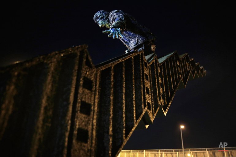 Η Ελλάδα στα χρόνια της διάσωσης: Η φτώχεια, τα συσσίτια και τα δακρυγόνα [εικόνες] | iefimerida.gr 0