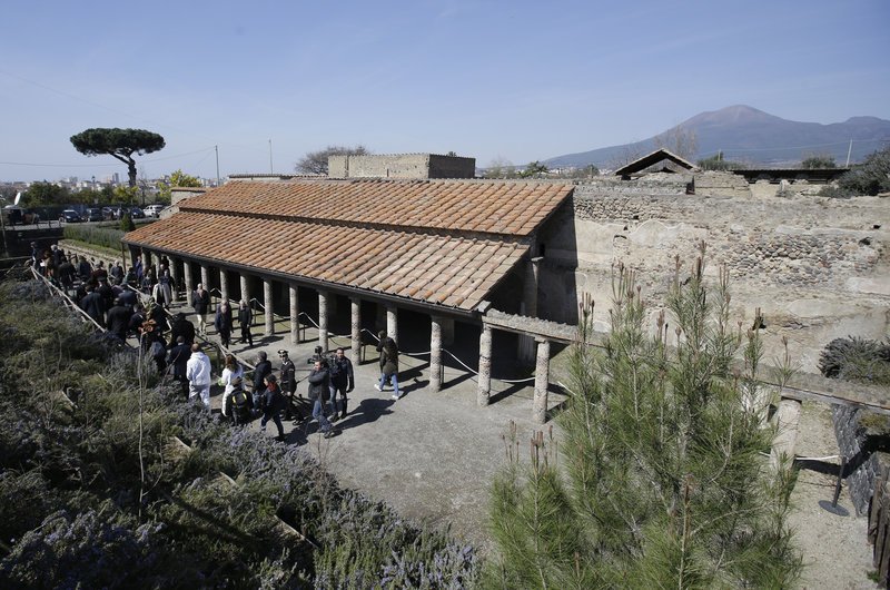 «Φρούριο» η Πομπηία: Ακόμη και στρατιώτες στη φύλαξη φοβούνται τρομοκρατική επίθεση | iefimerida.gr 3