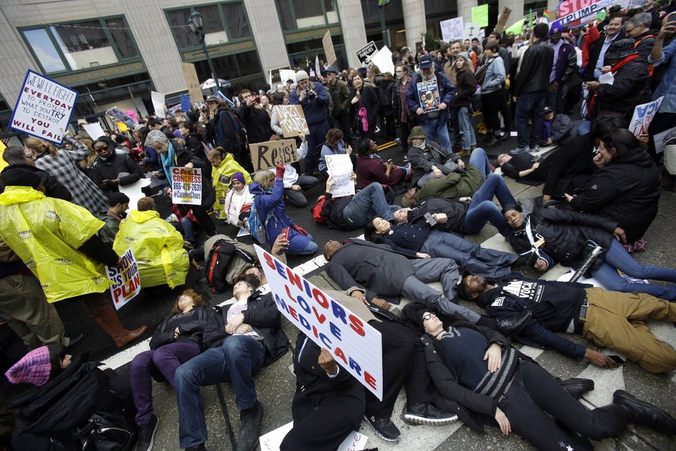 Χωρίς τέλος οι φωνές κατά του Τραμπ -Χιλιάδες διαδηλωτές συγκεντρώθηκαν στη Φιλαδέλφεια [εικόνες] | iefimerida.gr 2