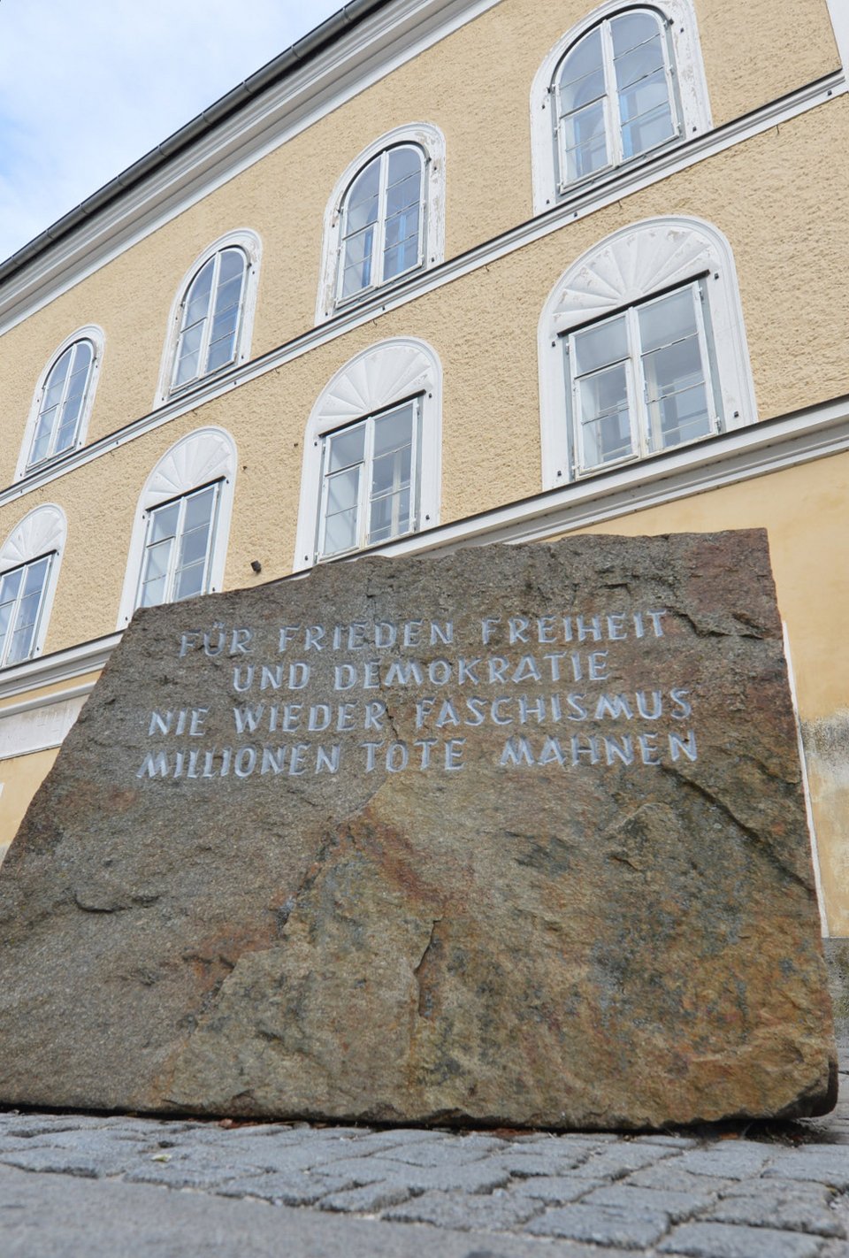 Αυστρία: Σήμερα η απόφαση για τη μελλοντική χρήση ή την απαλλοτρίωση του σπιτιού του Χίτλερ [εικόνες] | iefimerida.gr 1