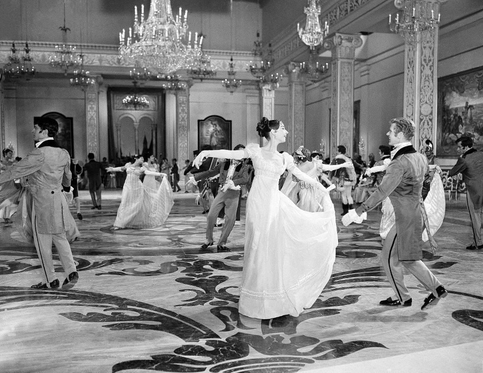 5,3 εκατ. ευρώ για αντικείμενα της Οντρεϊ Χέπμπορν -Βραβεία, φορέματα, χειρόγραφα [εικόνες & βίντεο]  | iefimerida.gr 0