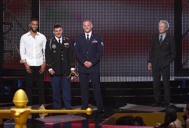 Τρεις ήρωες θα παίξουν τους εαυτούς τους σε ταινία του Κλιντ Ιστγουντ -Απέτρεψαν τρομοκρατική επίθεση [εικόνες] | iefimerida.gr 0