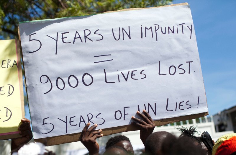 Στο έλεος της χολέρας η Αϊτή- Σχεδόν μηδαμινή η βοήθεια της διεθνούς κοινότητας [εικόνες] | iefimerida.gr 1