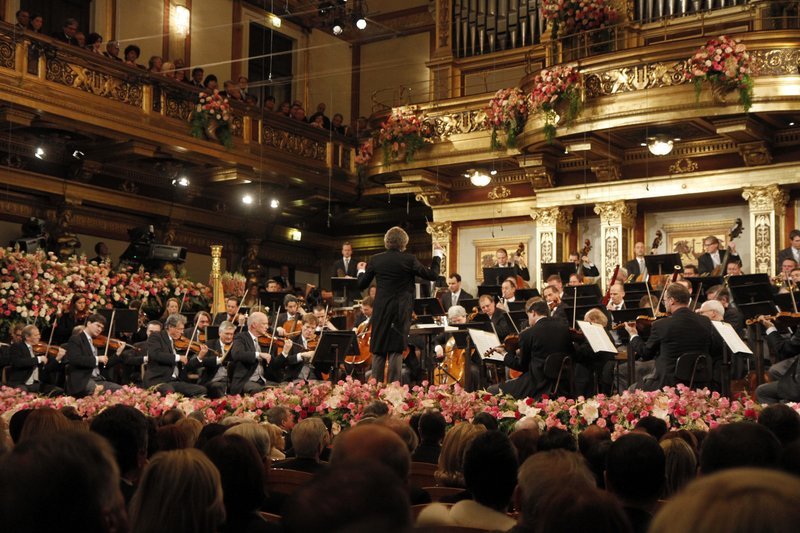 Η πρωτοχρονιάτικη συναυλία της Φιλαρμονικής της Βιέννης -Γέμισε λουλούδια η χρυσοποίκιλτη αίθουσα [εικόνες] | iefimerida.gr 1