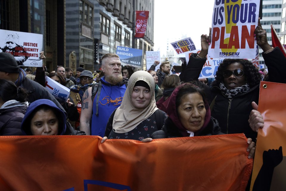 Χωρίς τέλος οι φωνές κατά του Τραμπ -Χιλιάδες διαδηλωτές συγκεντρώθηκαν στη Φιλαδέλφεια [εικόνες] | iefimerida.gr 0