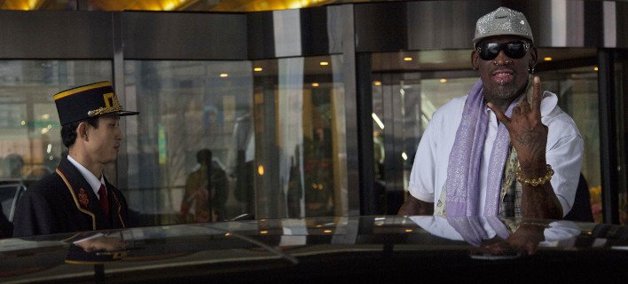 «Είναι συγκλονιστικό, ο Κιμ Γιονγκ Ουν κρατά κατεψυγμένους τον πατέρα του και τον παππού του, τους κλαίνε κάθε μέρα 150.000 άτομα» | iefimerida.gr 0