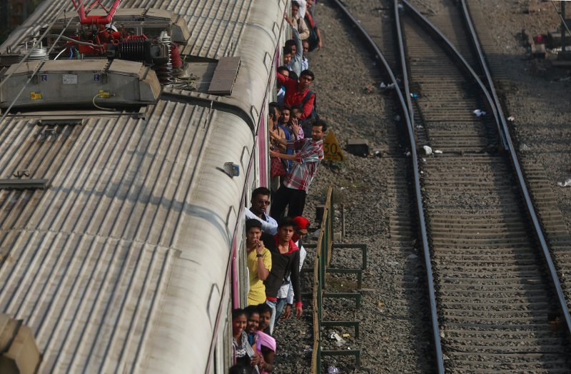 Ινδός αγρότης τα έβαλε με εθνική εταιρία σιδηροδρόμων και κέρδισε ένα... τρένο | iefimerida.gr 0