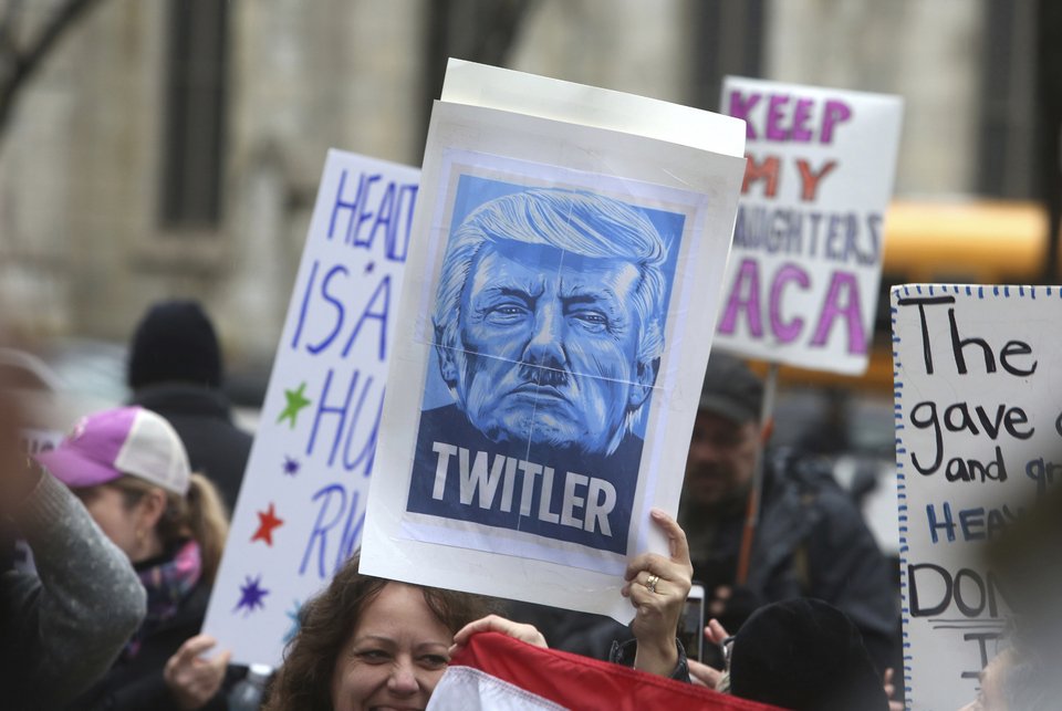 Χωρίς τέλος οι φωνές κατά του Τραμπ -Χιλιάδες διαδηλωτές συγκεντρώθηκαν στη Φιλαδέλφεια [εικόνες] | iefimerida.gr 1