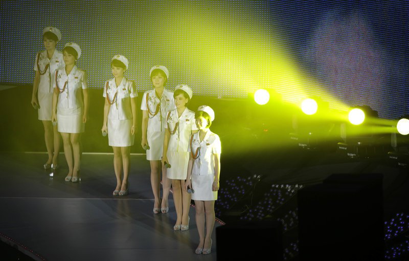 Ο Κιμ θέλει να στείλει τα «Spice Girls» της Β. Κορέας στη Χειμερινή Ολυμπιάδα [εικόνες & βίντεο]   | iefimerida.gr 2