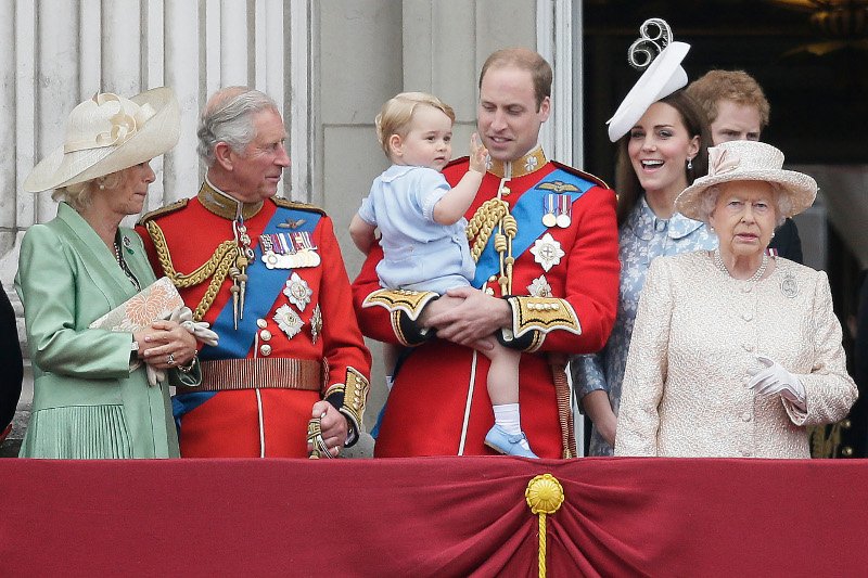 Γιατί ο πρίγκιπας Τζορτζ φοράει μόνο σορτς, χειμώνα-καλοκαίρι, βρέξει-χιονίσει [εικόνες] | iefimerida.gr 5