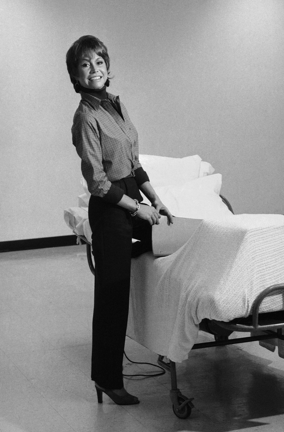 Πέθανε η τιμημένη με 7 Emmy Μαίρη Τάιλερ Μουρ -Η ταραχώδης ζωή της σε 10 κλικ [εικόνες]  | iefimerida.gr 8